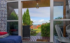 Escape To A Clifftop Chalet With Pool And Tennis Onsite - 38 Kingsdown Park